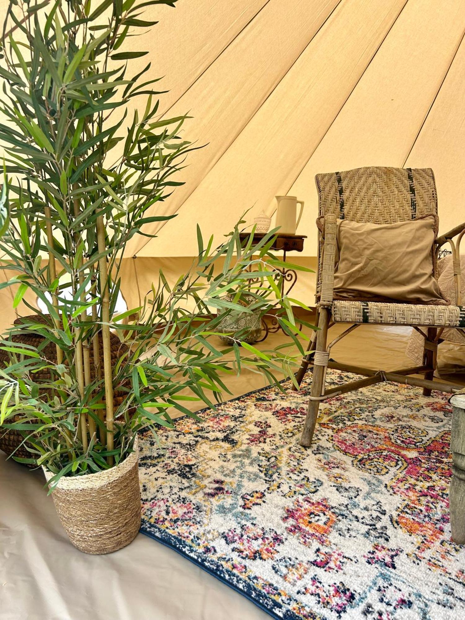 Chambre Au Jardin Tente De Charme Eguzon-Chantome Exterior photo