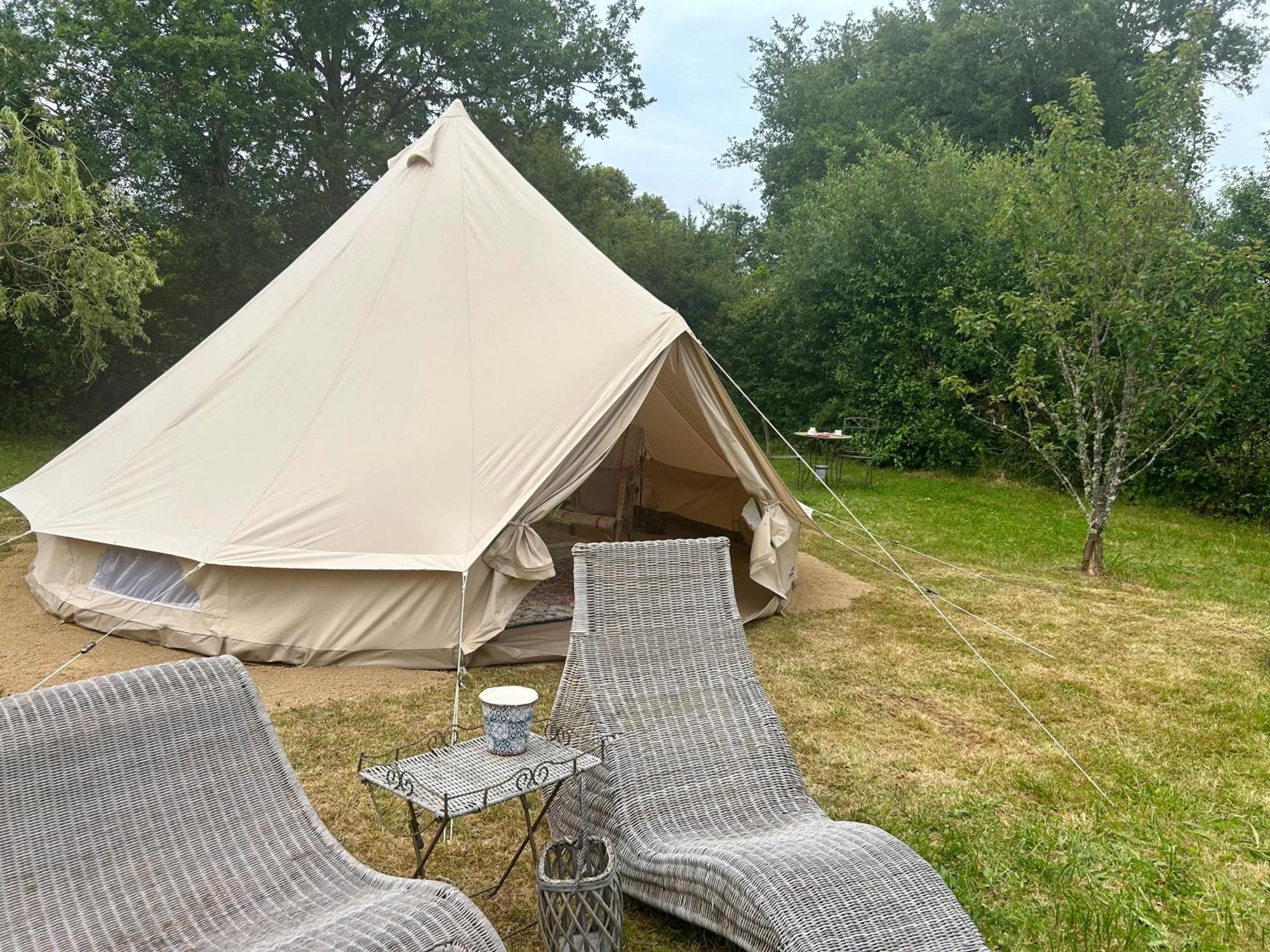 Chambre Au Jardin Tente De Charme Eguzon-Chantome Exterior photo