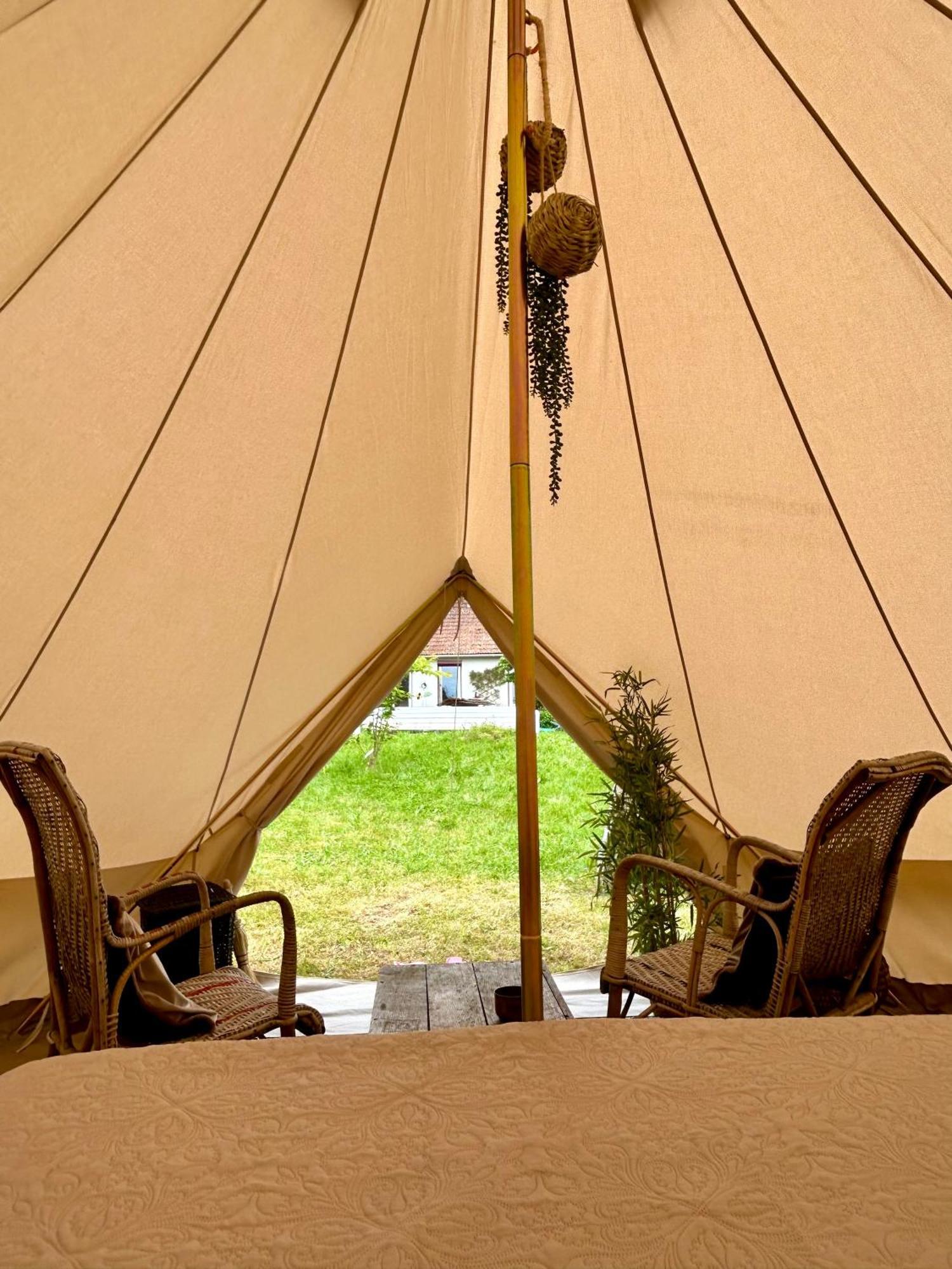 Chambre Au Jardin Tente De Charme Eguzon-Chantome Exterior photo
